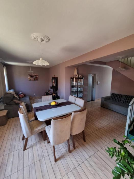 Quarto confortável com banheiro privativo em aconchegante residência