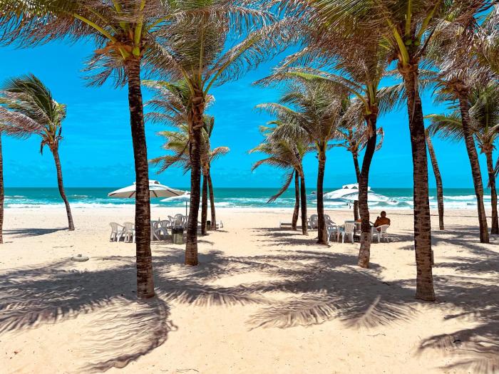 Porto das Dunas Apê na Areia com Banheira Relaxante e acesso direto para a praia! Ideal para Famílias, Lazer e Conforto