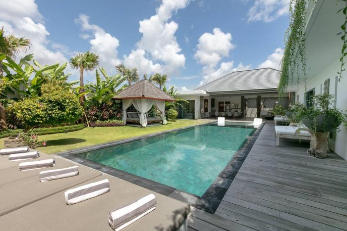 Amazing 4 BR villa with garden, pool in Seminyak
