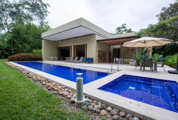 Classy 4BR Villa with Pool at Mesa de Yeguas