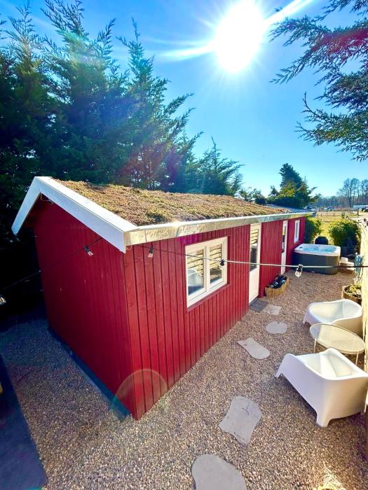 New Charming Scandinavian eco house with garden and jacuzzi