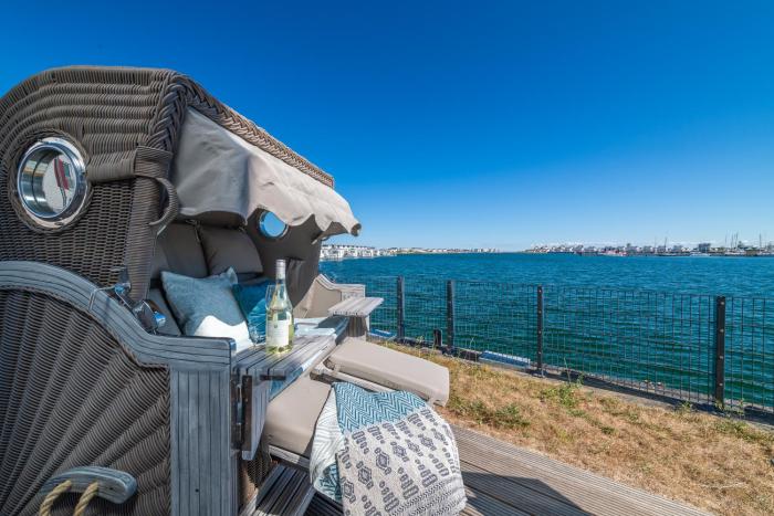 Zweite Heimat- EG, Infrarotsauna, grosse Dusche, Terrasse, Blick auf das Hafenbecken