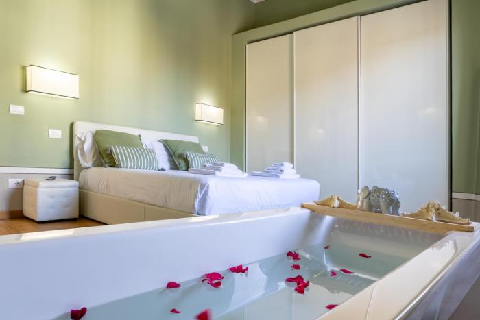 Florence Retreat with Romantic Bathtub