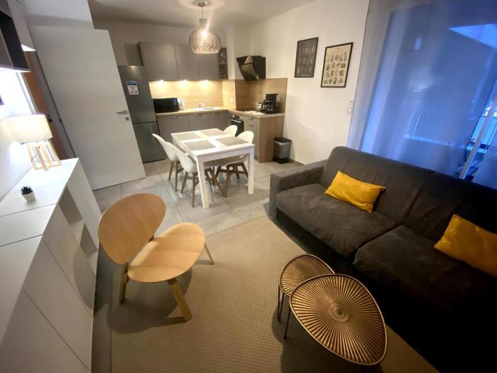 Petit nid au centre ville avec garage privé