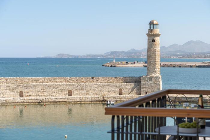 Dea Del Porto Signature Suites
