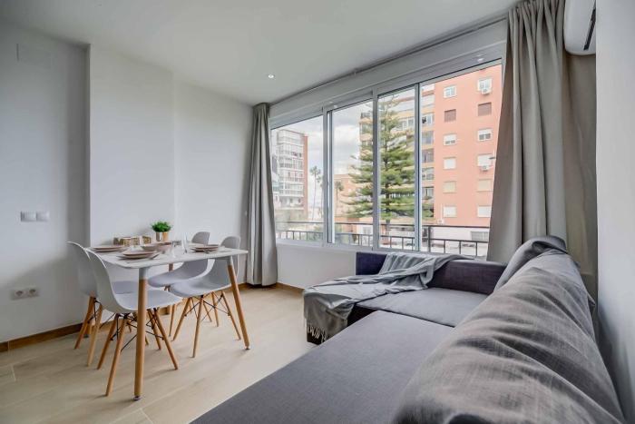 Apartamento reformado familiar, piscina y centro