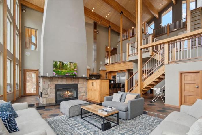 Luxe & Leisure in Fairways- An Oasis in the Woods