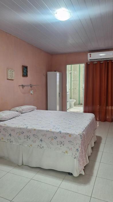 Grande quarto confortável