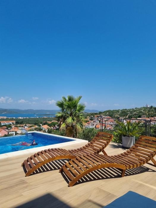 Villa with a view and heated pool in Croatia