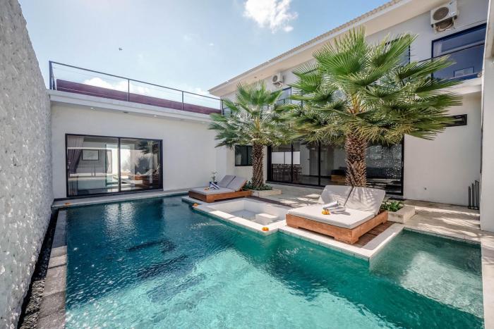 Villa MJ Modern Luxe 4BR with Big Pool & Rooftop