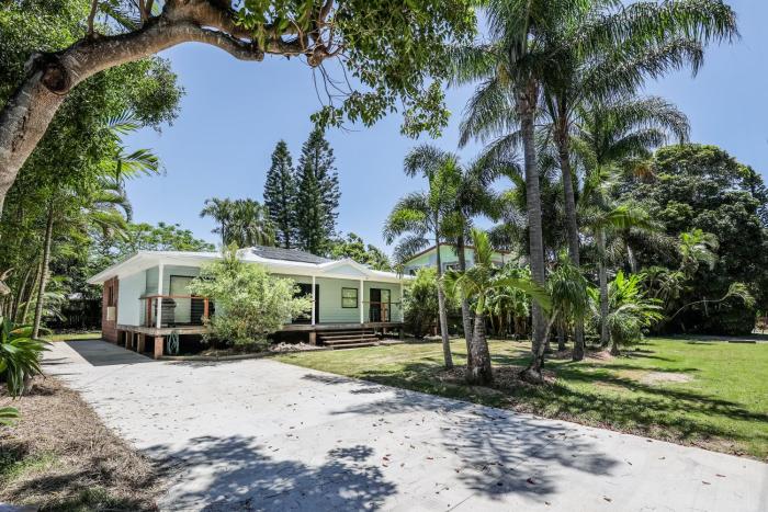 Ocean Haze - Prime Beachfront Getaway