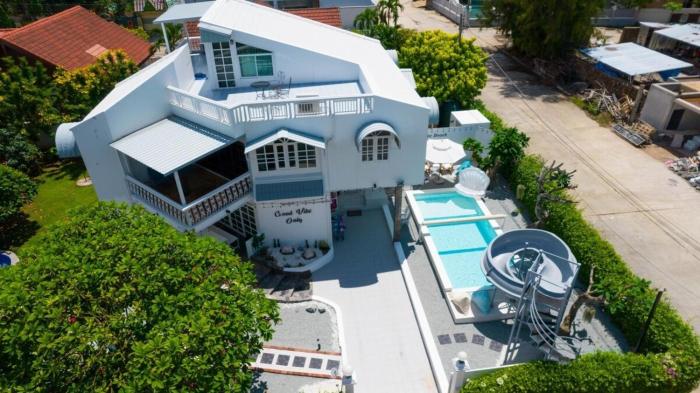 White Beach Villa, Beach Nearby