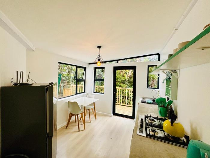 Hout Bay Stay - Turquoise studio