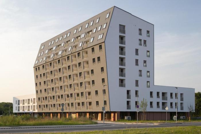 2x2x2 apartment - nový 2 izbový apartmán, 2-minúty od letiska, 2- garáže