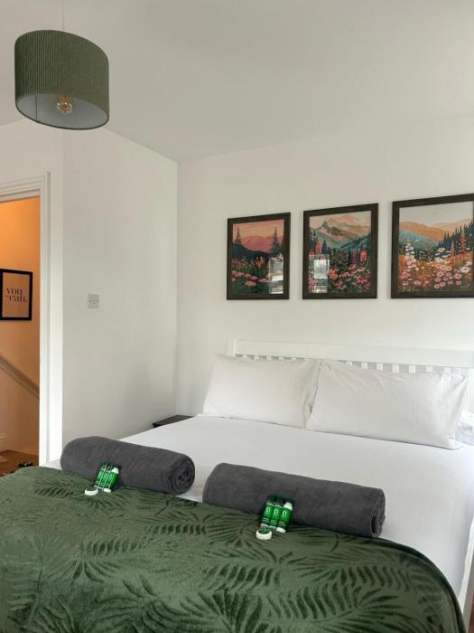 Large Town Centre Apartment - Long & Short term available