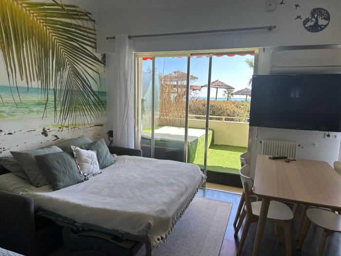 Studio Front de Mer à 10mètres de la plage