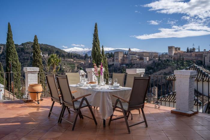 Carmen de los Moriscos - Alhambra views