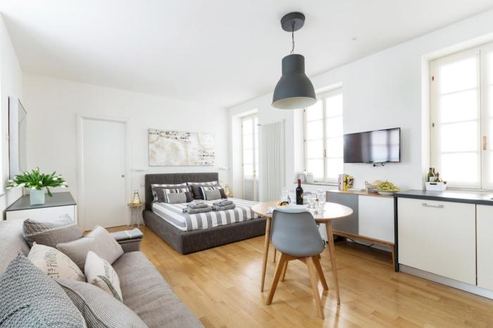 COSY and CHIC to the LAKE