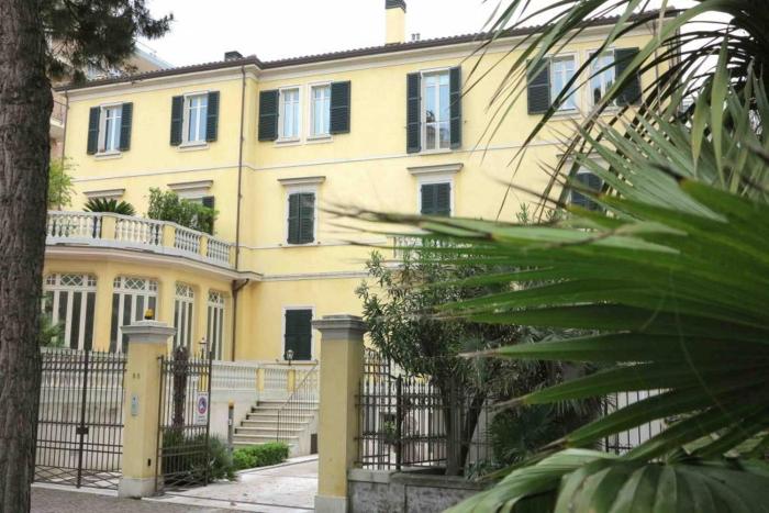 Elegant and quiet apartment in the sea area