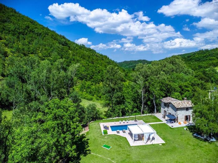 Casalino Galassi 4&2 by Marche Holiday Villas