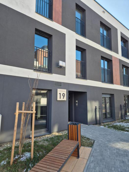 Apartamenty Ceglana Park - prywatny parking - piękne osiedle - nowe luksusowe mieszkanie z biurkiem