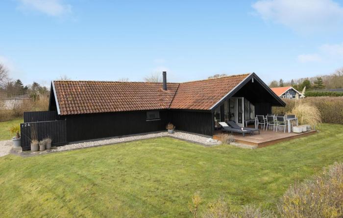 Three-Bedroom Holiday Home In Sydals