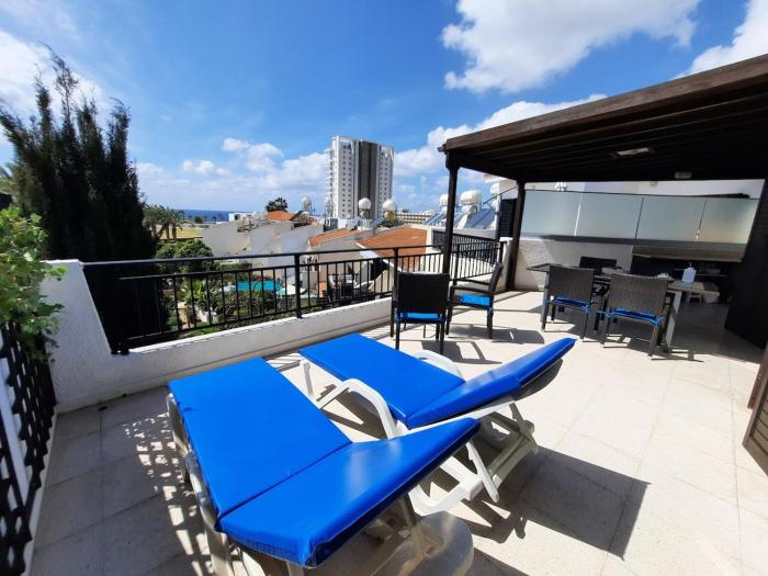 Kato Paphos sea view apartment with pool