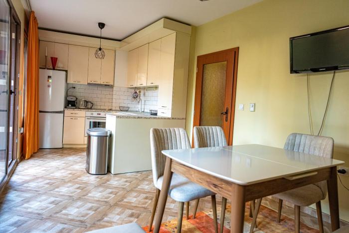 Claire Apartment with Garden