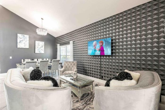 SUPER GLAM - GAME ROOM and POOL