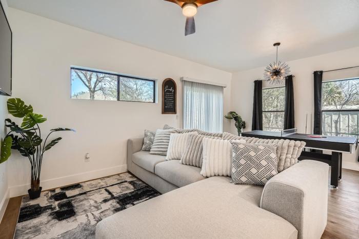 Luxury Downtown Oasis, Pool Table, Near Riverwalk