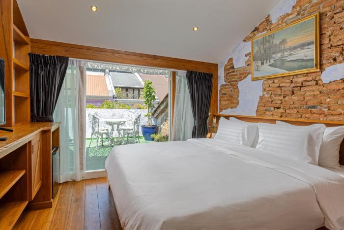 Twelve 8 Boutique House