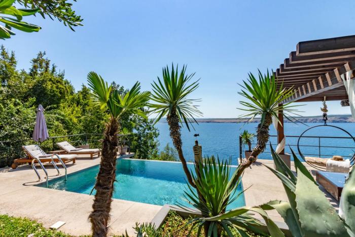 Artistic Beach House with Pool