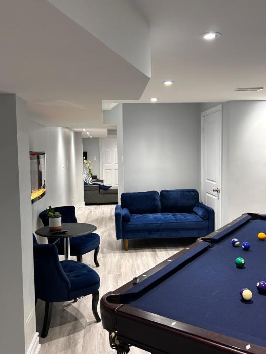 Whitby Hideout - 3BR, 5BD, 3WR, Pool Table, Sauna