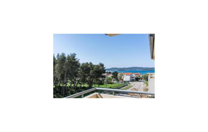 Beautiful Apartment In Biograd Na Moru