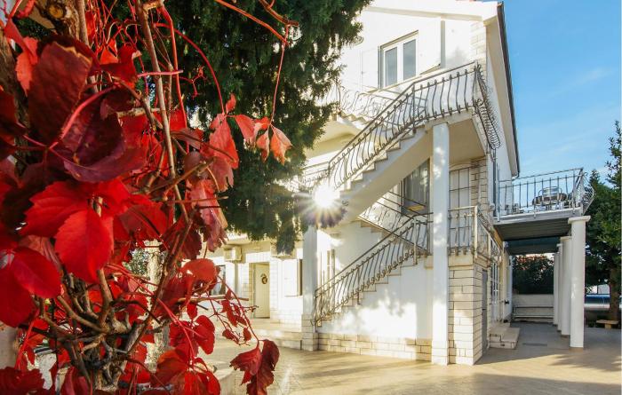 Amazing Apartment In Jezera With Wifi