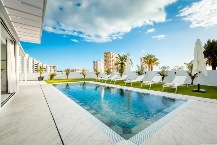 Villa Michelle private oasis Heated Pool and wifi