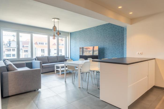 Nice and bright apartment with parking for 8