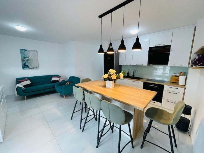 Modern apartment near Trogir center, free parking