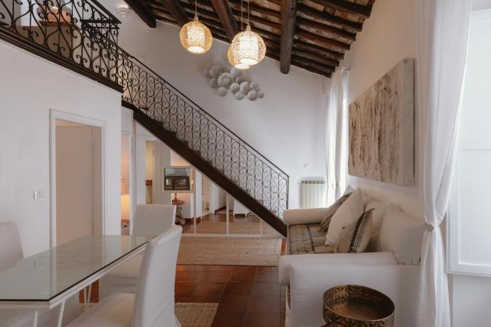 Piazza Navona Historic Luxury Apartment