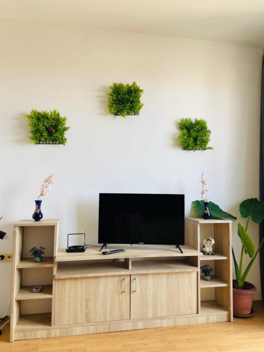 Апартамент широк център варна15 минути до центъра