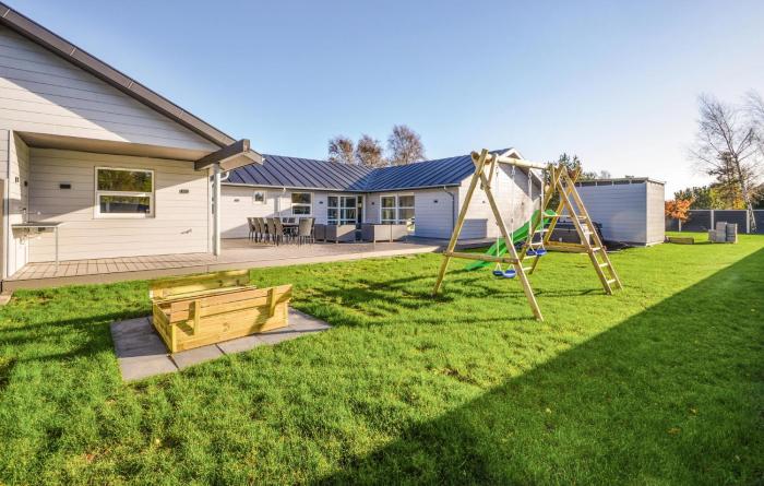 5 Bedroom Amazing Home In Ebeltoft