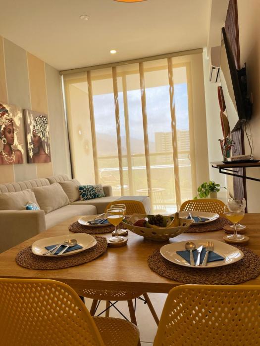 Lujoso con terraza, vista al mar y reserva natural