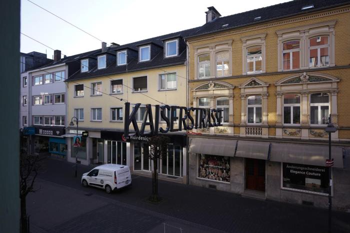 3BR - City Apartments - 10 min to ICE