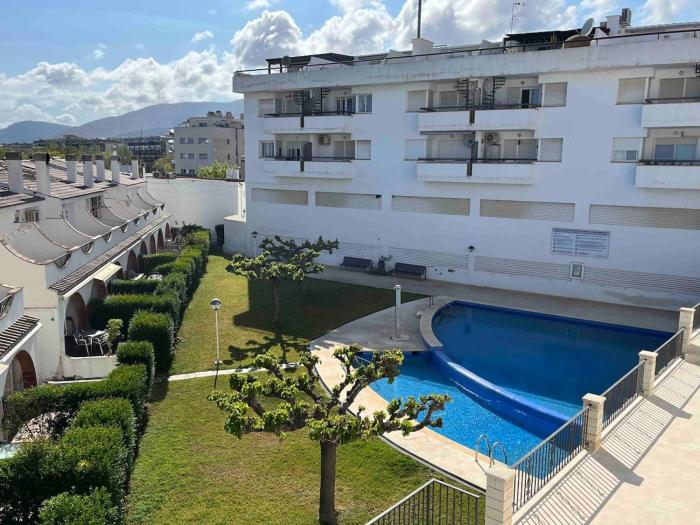Apartamento con piscina a pocos metros de la playa