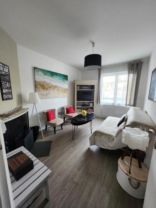 Appartement Quai Ouest, vue entrée port, Stationnement gratuit, Lits faits pour votre arrivée, serviettes de toilettes fournies