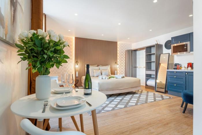 Nice Renting - Love Room Massena - Luxe Room - Jacuzzi - Terrace - King Bed - AC