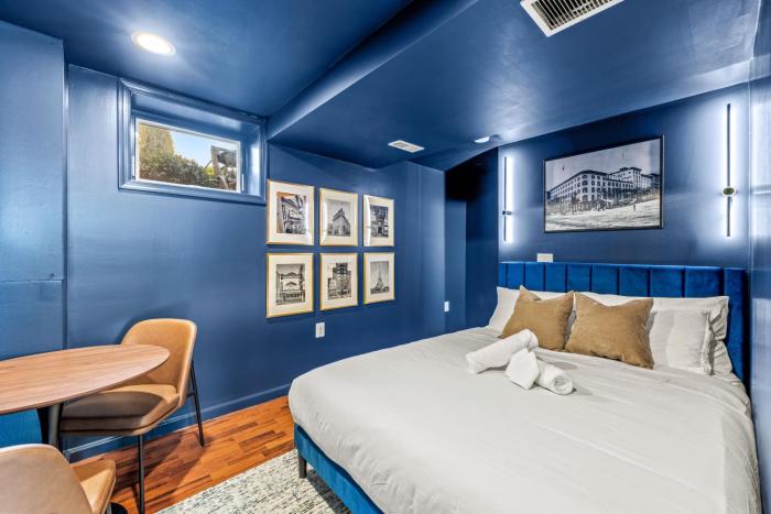 Book Now!- Fenced Yard - BBQ Grill & 4 Tvs -Luxury Getaway -Floyds Freedom-