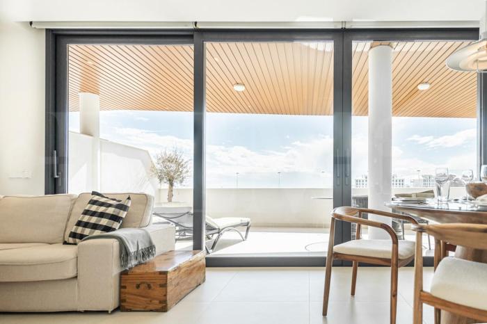 Seaside escape with views, pool and parking REMS