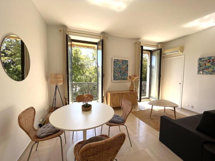 Beautiful studio with parking place Massena