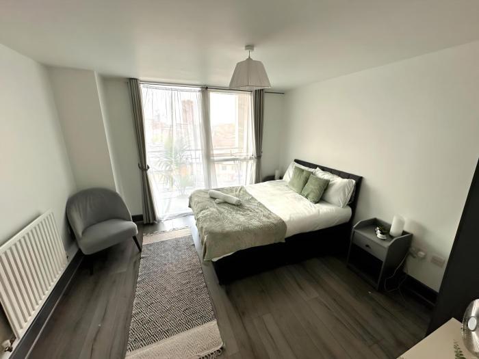 1 Bed Apartment in City Centre with Parking